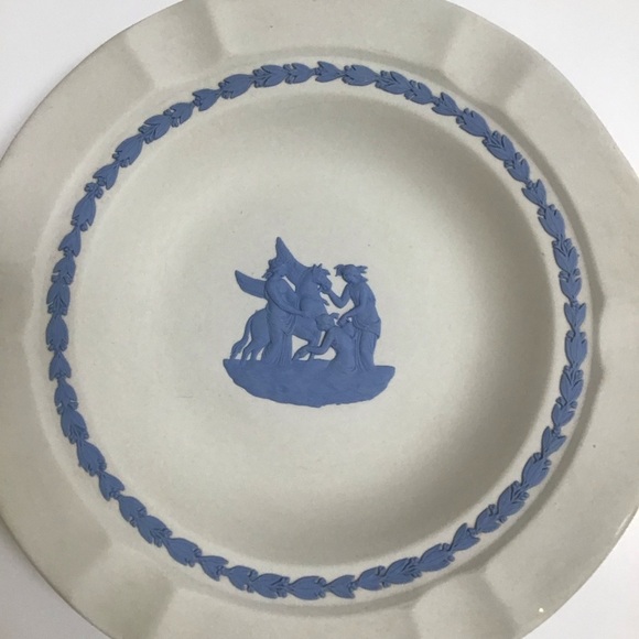Wedgwood Jasperware Pegasus Ashtray Reverse Blue on Cream Vintage 7” England - Picture 10 of 11